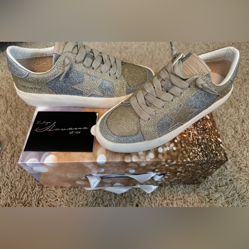 NWT VINTAGE HAVANA LET YOURSELF SHINE SNEAKERS.